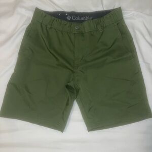 Columbia Men's Olive Flat Front Shorts